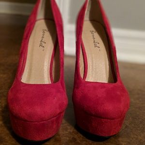 Red pumps